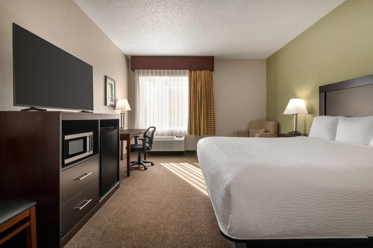 Bedroom 3, Baymont by Wyndham Rockford, Winnebago