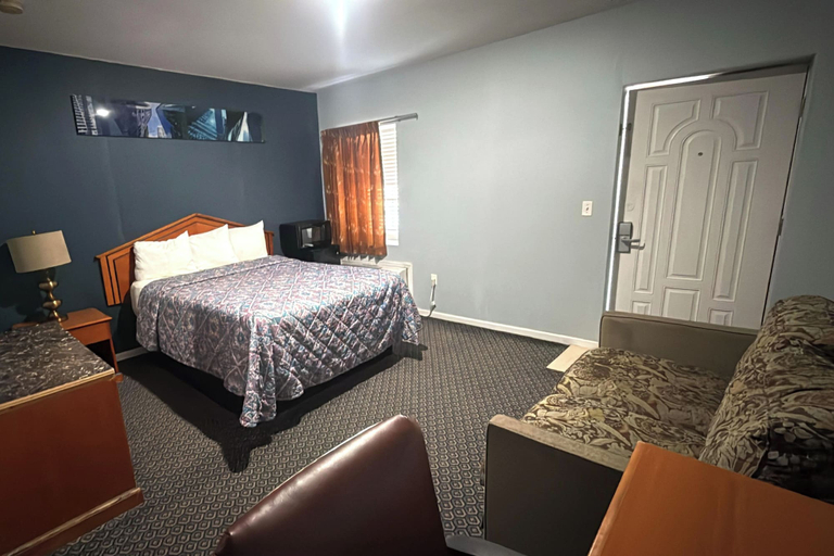 Room 2, At 9 Motel Near Freehold I-195, Monmouth