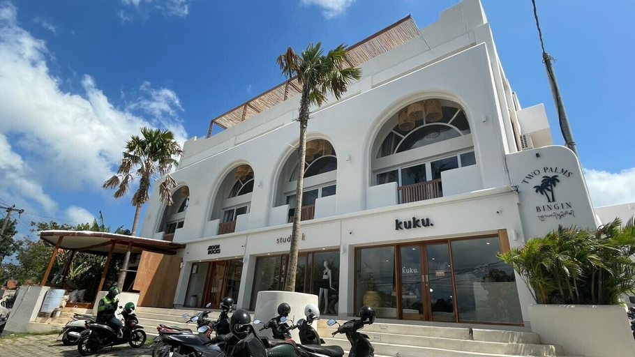 Exterior & Views