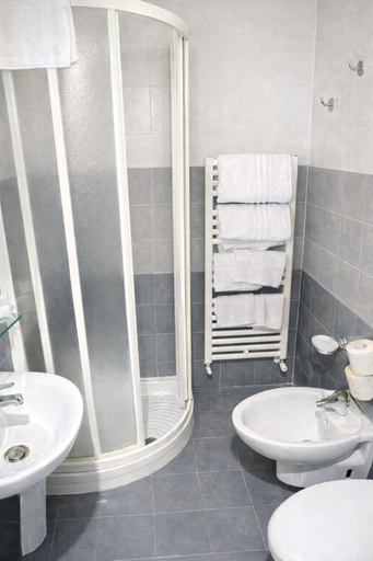 Bathroom 5, Remin Plaza, Rimini