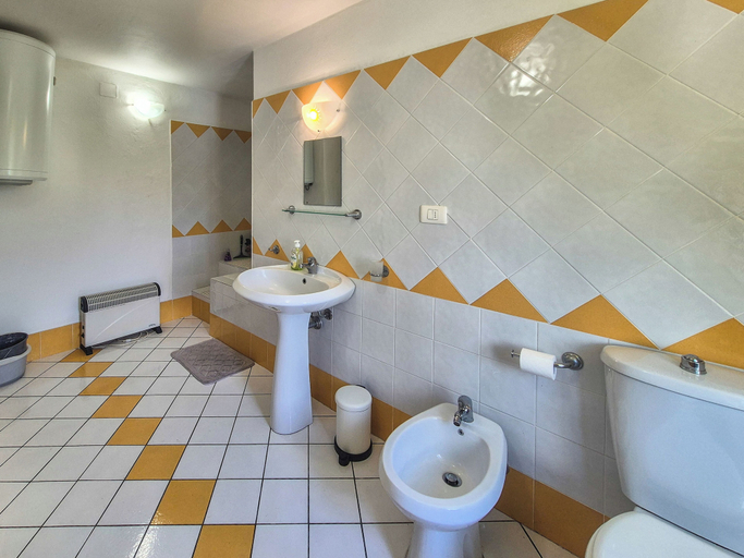 Bathroom 4, Il Tinello, Massa Carrara