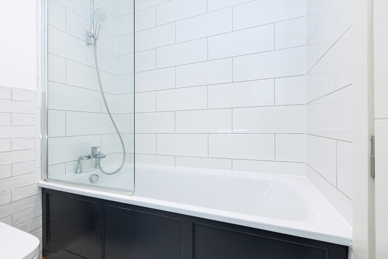 Bathroom, Modern Flat, Steps From Oxford Street!, London