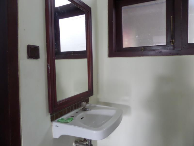 Bathroom 5, Sukapura Permai Hotel, Probolinggo