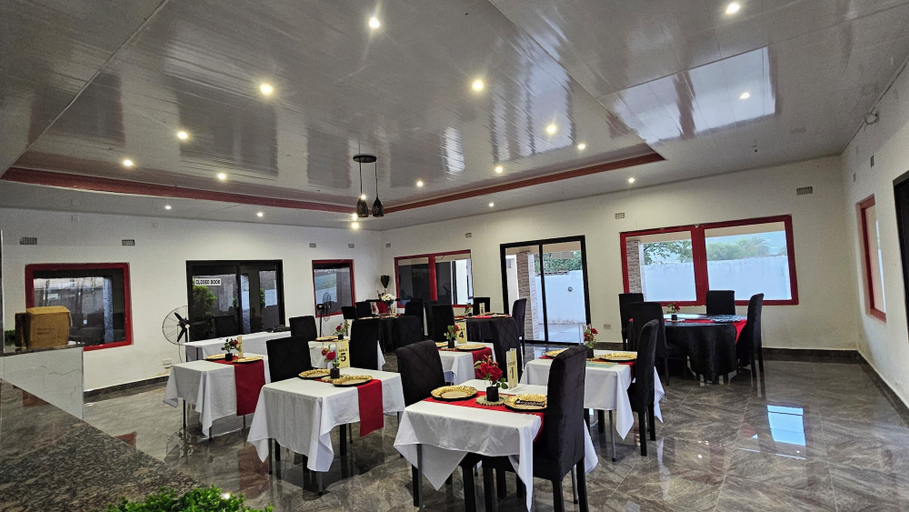 Dining, Malbon Green Executive Plus Lodge, Kafue