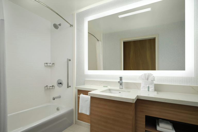 Bathroom 3, Springhill Suites By Marriott Ventura Oxnard, Ventura