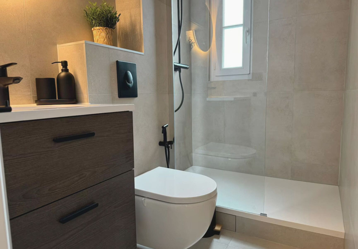 Bathroom 2, Le vert Boulogne, Hauts-de-Seine