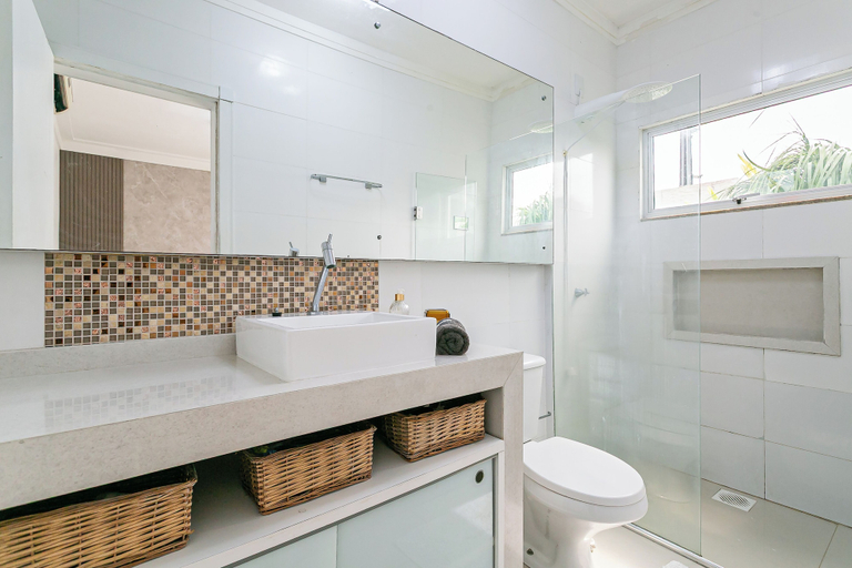 Bathroom 3, Elegante Casa com Piscina - Canasvieiras, Florianopolis