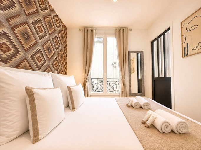 Room 3, 1613 Montmartre, Paris