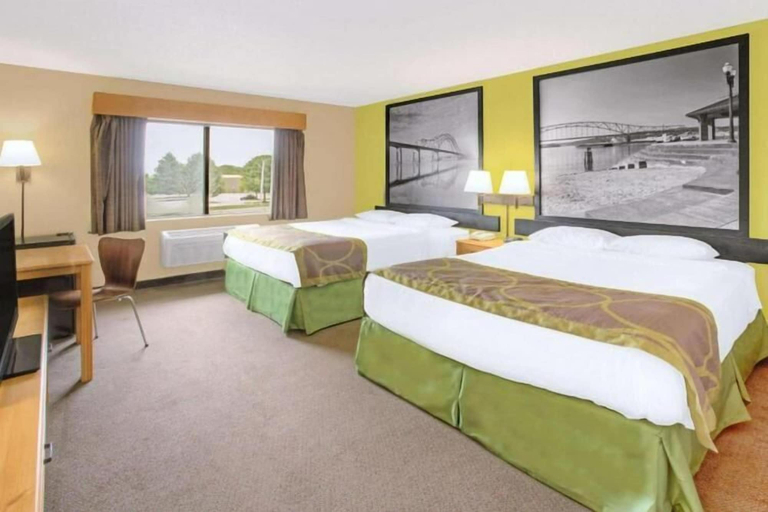 Room 5, Super Davneport Inn & Suite, Scott