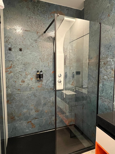 Bathroom 2, Leganés Urban Apartments by gaiarooms, Madrid