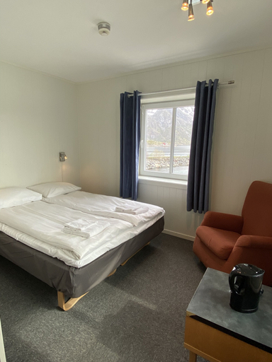 Others 2, Fast Hotel Henningsvær, Vågan