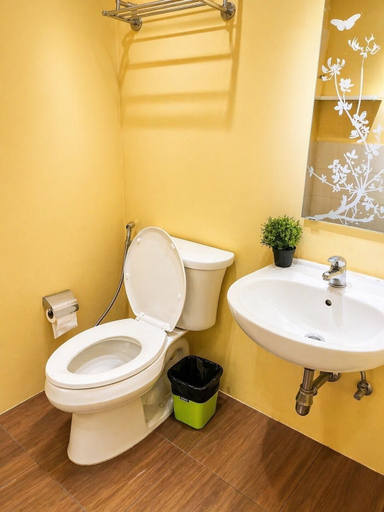 Bathroom 2, Sukhum Khaosan Au Bon Hostel, Phra Nakhon