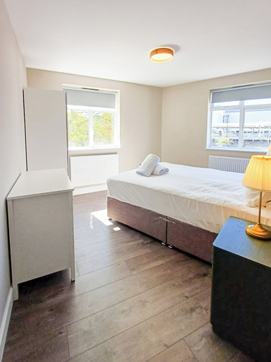 Room 5, Harbour View Apartments Portsmouth, Portsmouth