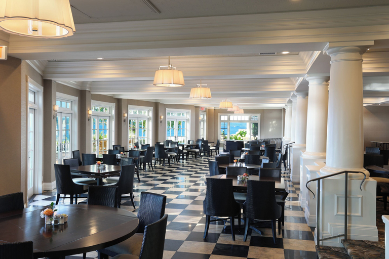 Food & Drinks 5, Inn at Bay Harbor, Emmet