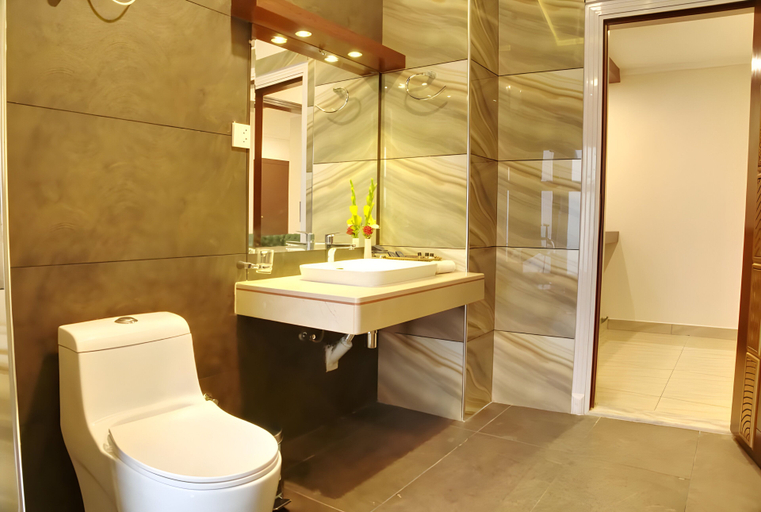 Bathroom 3, Hotel Tourmaline Peshawar, Peshawar