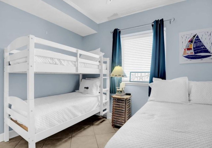 Room 4, Sanibel 1005 by Hosteeva, Baldwin