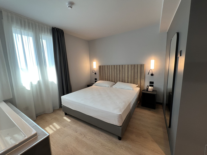 Bedroom 4, Hotel Leonessa, Brescia