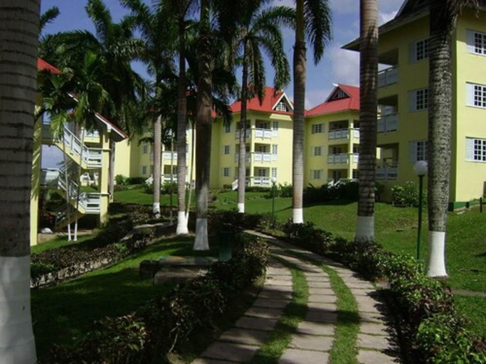 Exterior & Views 2, Condos At The Ridge