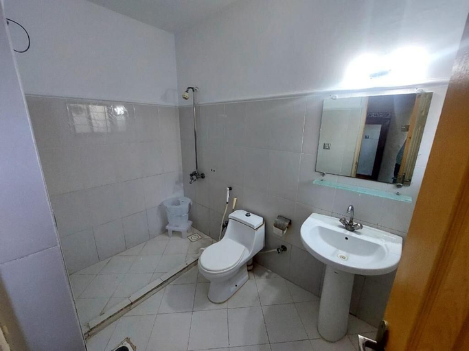 Bathroom 3, Lexus Lodge, Islamabad