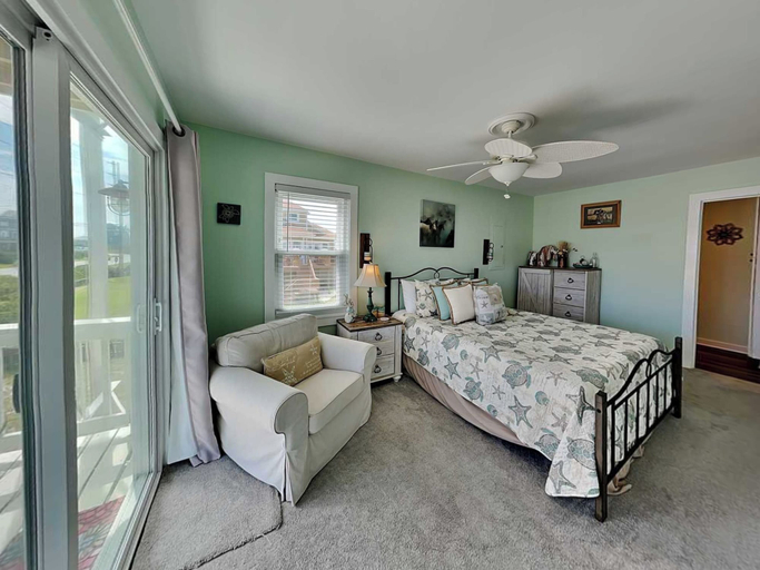 Bedroom 2, Salty Seahorse by Topsail Realty, Onslow