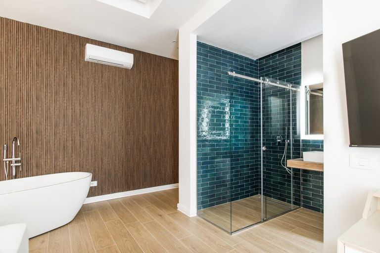 Shower 3, Themis Garibaldi Suites - Central Station, Napoli