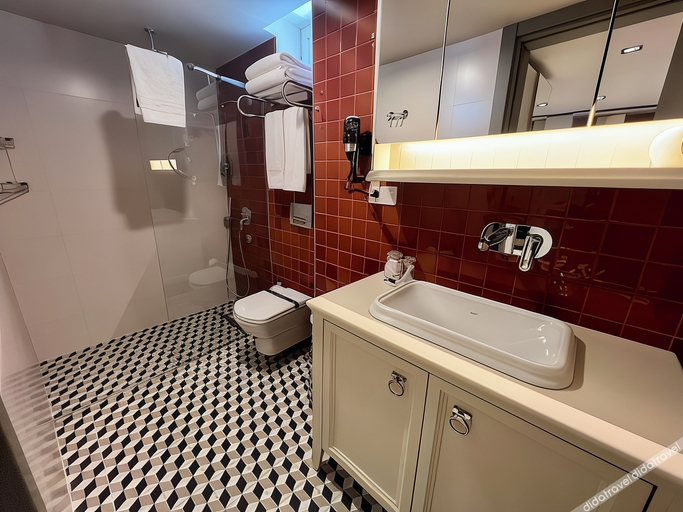 Bathroom 5, Weingart Suites Hotel, Beyoğlu