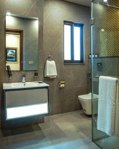 Bathroom 4, Falettis Express Airport, Lahore
