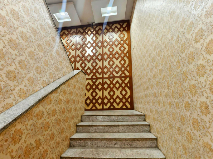 Handrails in hallways 4, Jun Yue No. 9 Hotel, Fagge