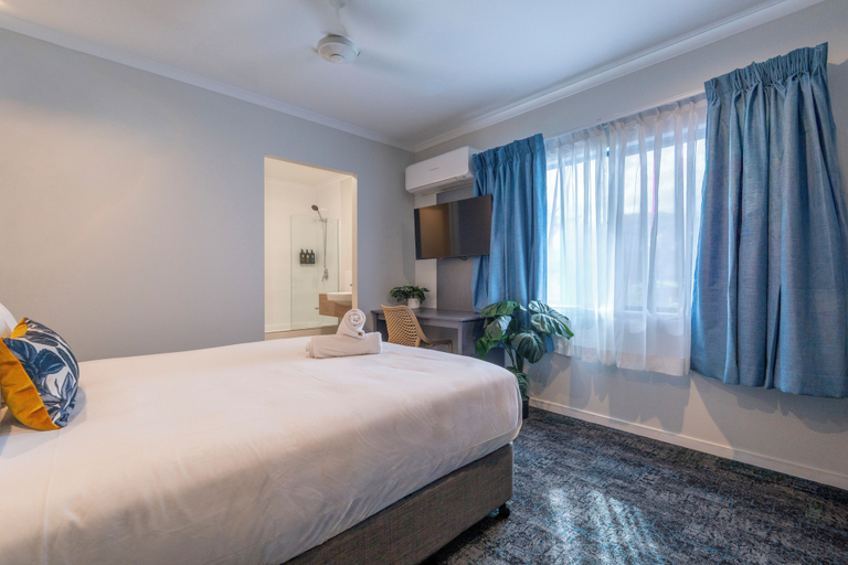Bedroom 3, Cairns Southgate Hotel, Cairns