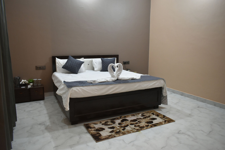 Room 3, Aadvik Residency, Faizabad
