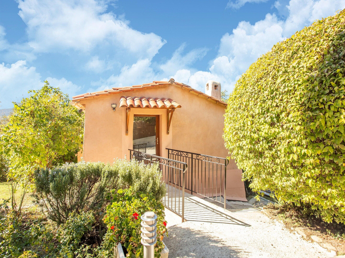 Exterior 2, Cozy Hillside Escape in Berre, Alpes-Maritimes