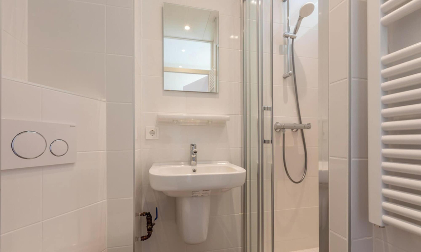 Bathroom, Romantic Coastal Retreat With Scenic Balcony, Veere