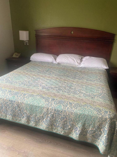 Room 2, Coldwater Inn & Suites near I 69, Branch