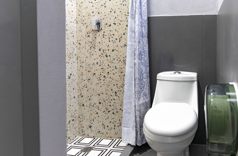 Bathroom 3, Hostal Casa MX Bellas Artes, Mexico City