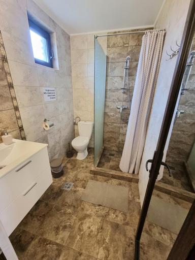Bathroom 4, Casa Adi, Limanu