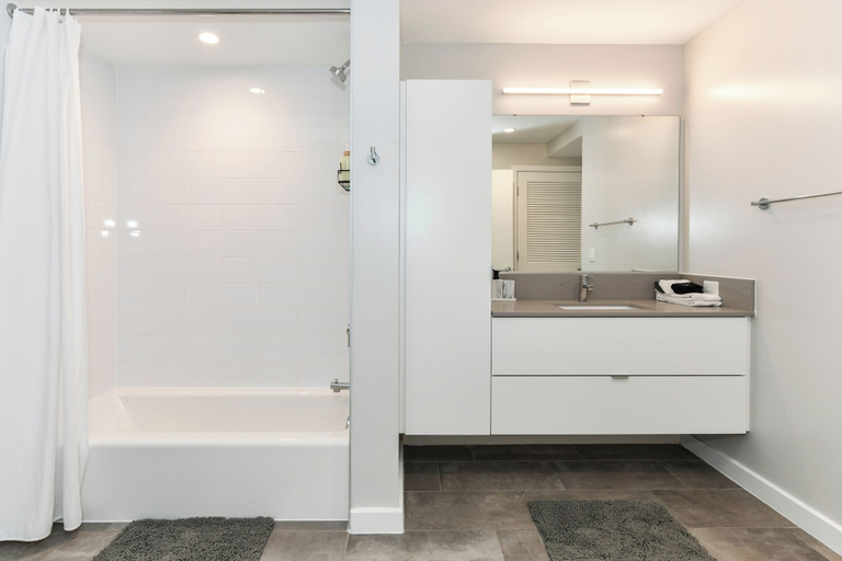 Bathroom 2, The Sur by Stylish Stays, Arlington