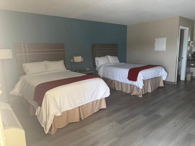Bedroom 1, Deluxe Inn Palacios, Matagorda