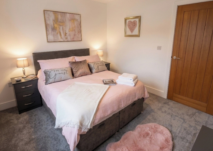 Room 3, 2 Bed, Sleeps 4, Pet Friendly, Free Parking, Rotherham