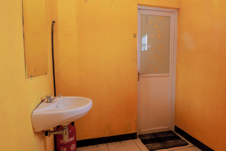 Bathroom 5, ARBA Artana & Chipsari Hotel Pangalengan, Bandung