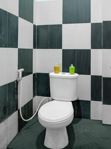 Bathroom 5, Hotel O near Palembang Square Mall formerly Wisma Faeyza Syakira, Palembang