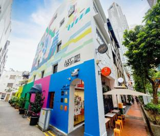 Others 4, Bluewaters Pods 11 North Canal Road, Singapura