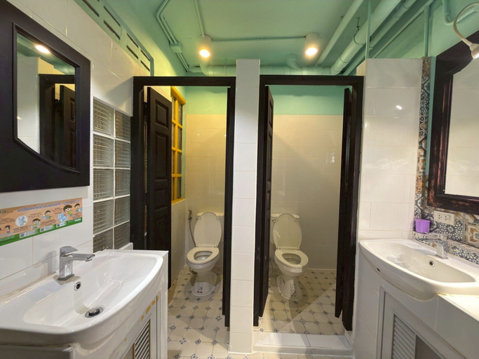 Bathroom 5, Merge Hostel, Samphantawong