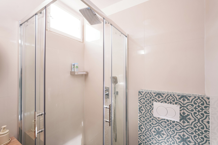 Bathroom 2, South & Comfort, Dubrovnik