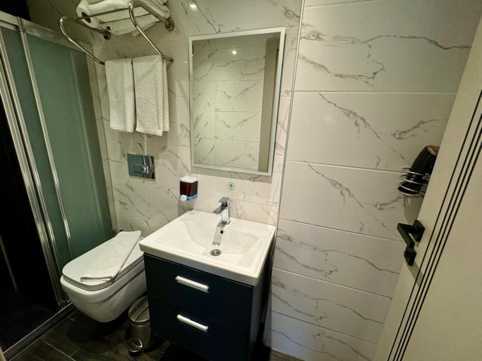 Bathroom 3, Aram Edessa Hotel, Fatih