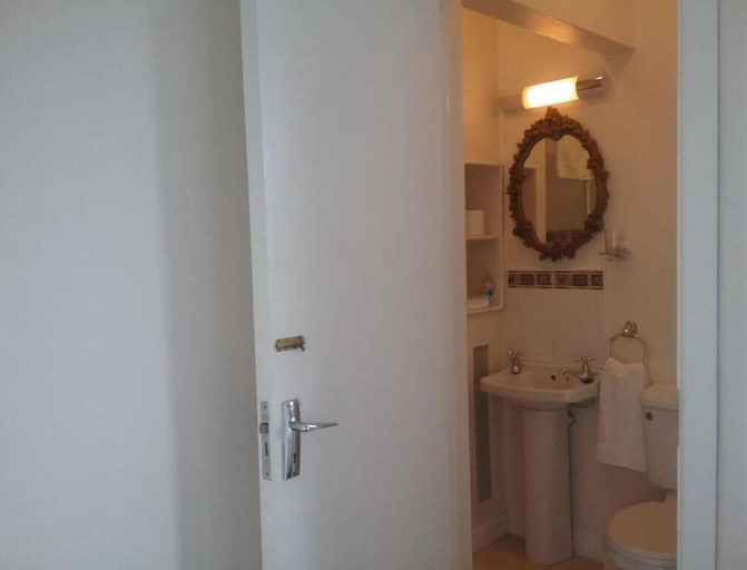 Bathroom 5, The Meadows Bed and Breakfast
