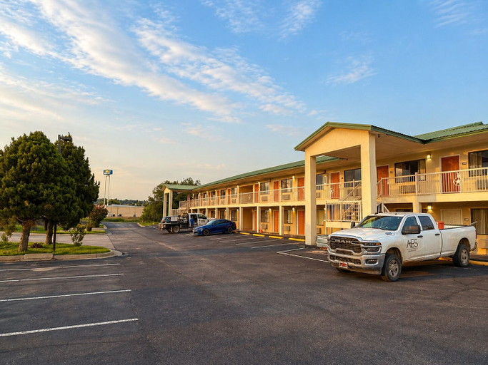 Exterior & Views 2, Americas Best Value Inn & Suites Sonora, Sutton