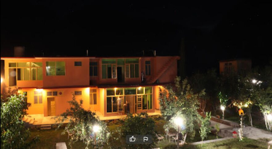 Exterior & Views