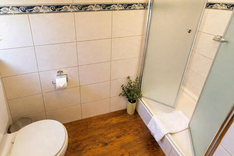 Bathroom 3, Haus BergGesundZeit Doppelzimmer Watzmannhaus, Berchtesgadener Land