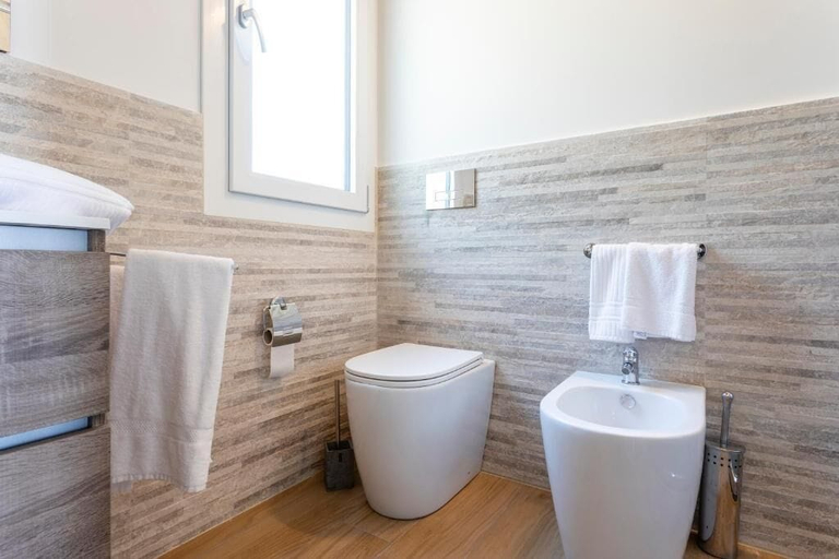 Bathroom, ISULA TRAVEL - Panoramic Relax Lodges, Syracuse