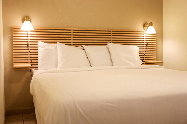 Bedroom 3, Palms Resort & Cafe on the Beach, Cameron